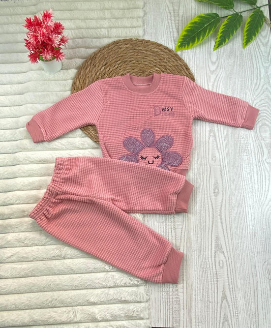 طقم بناتي شتوي خامه قطيفه مكون من قطعتين مبطن من الداخل رسمة وردة🤍🤍