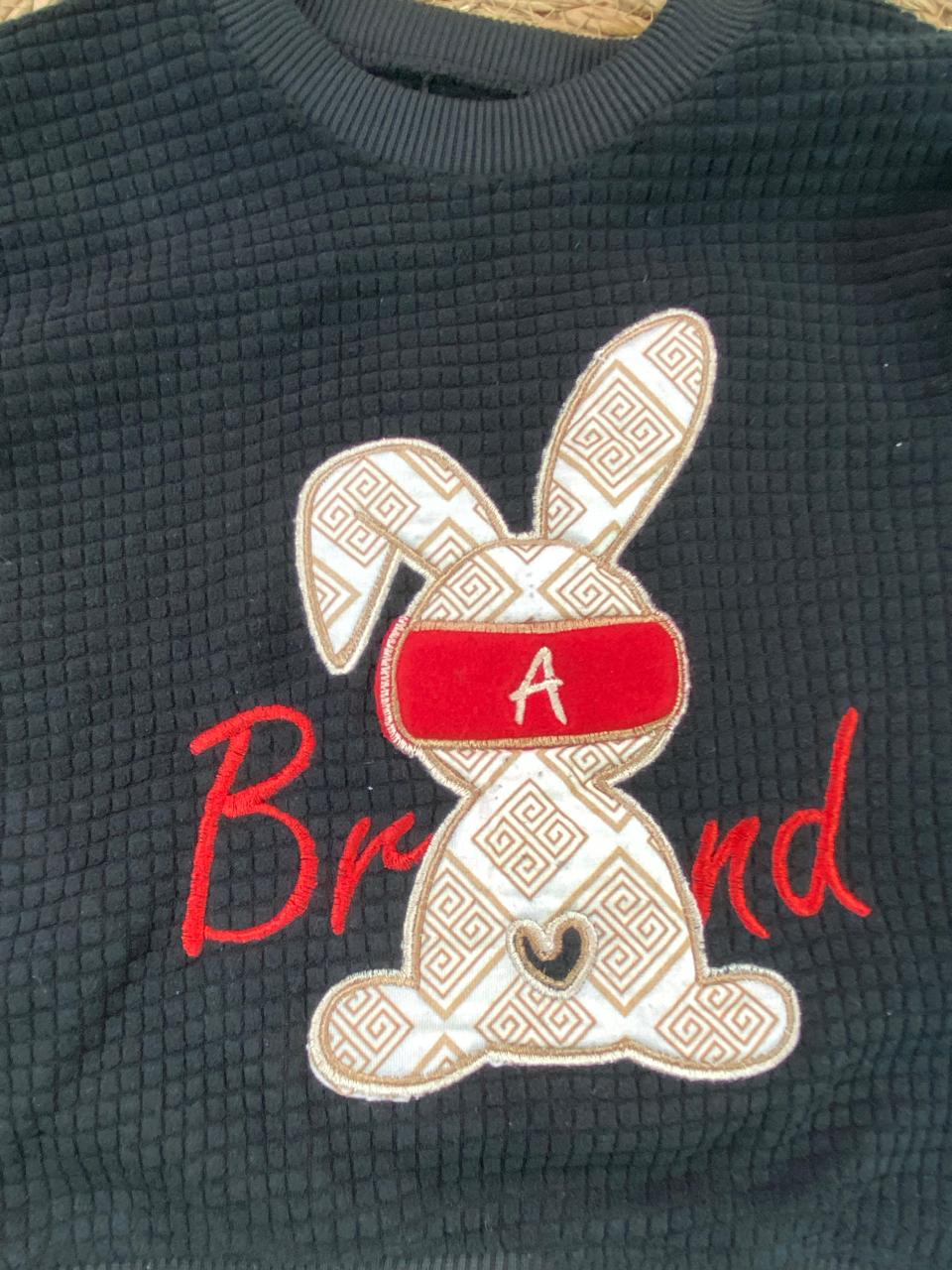 طقم بناتي شتوي خامه قطيفه مكون من قطعتين مبطن من الداخل  A🤍🤍