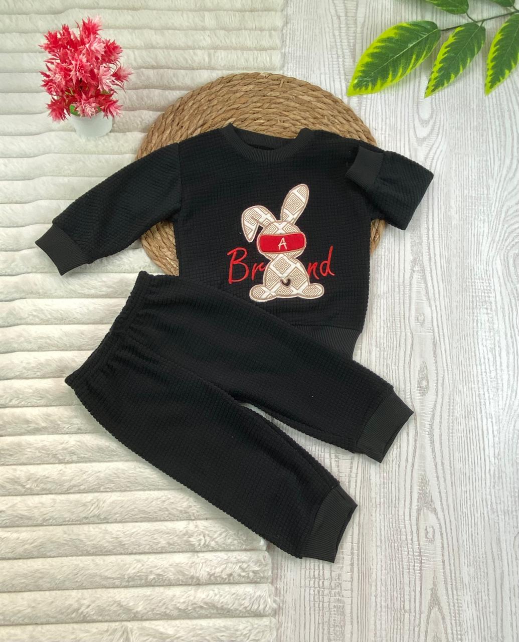 طقم بناتي شتوي خامه قطيفه مكون من قطعتين مبطن من الداخل  A🤍🤍