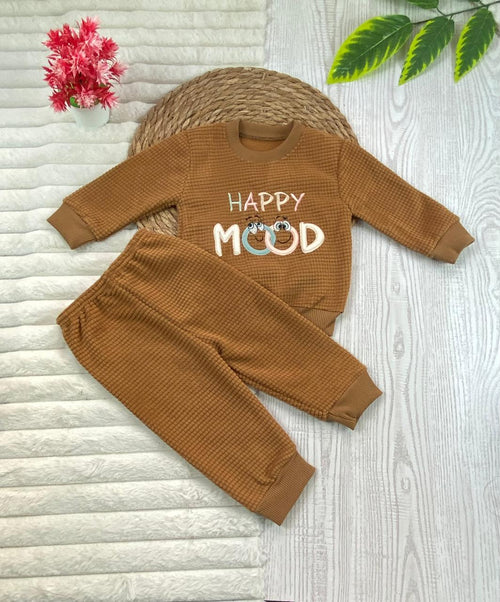 طقم بناتي شتوي خامه قطيفه مكون من قطعتين مبطن من الداخل happy mode🤍🤍