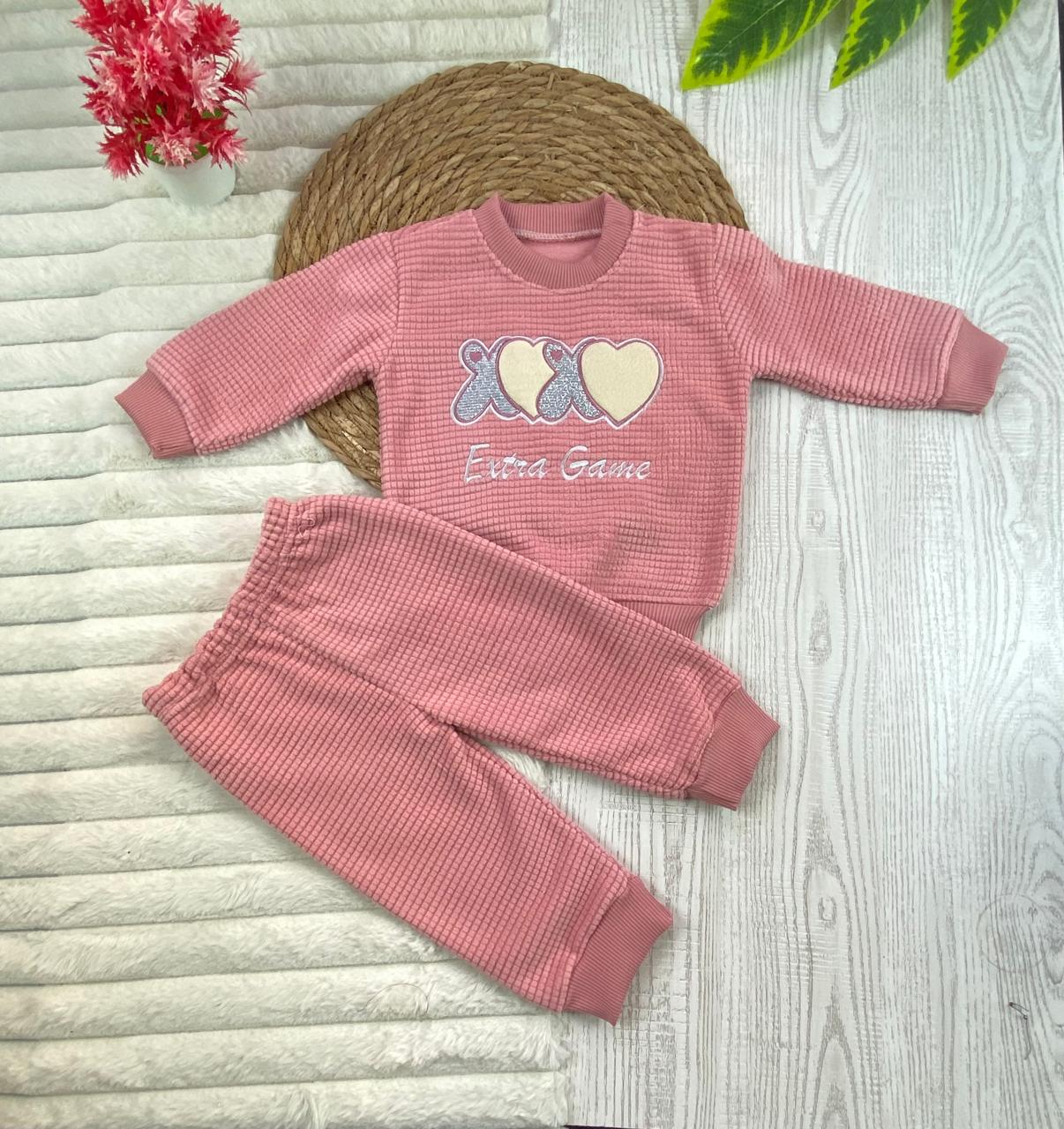 طقم بناتي شتوي خامه قطيفه مكون من قطعتين مبطن من الداخل xo🤍🤍