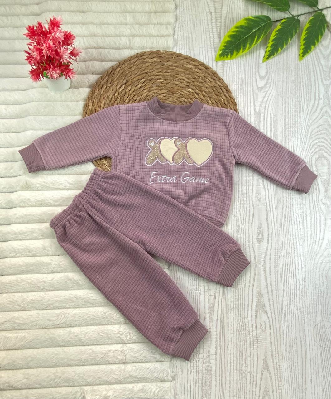 طقم بناتي شتوي خامه قطيفه مكون من قطعتين مبطن من الداخل xo🤍🤍