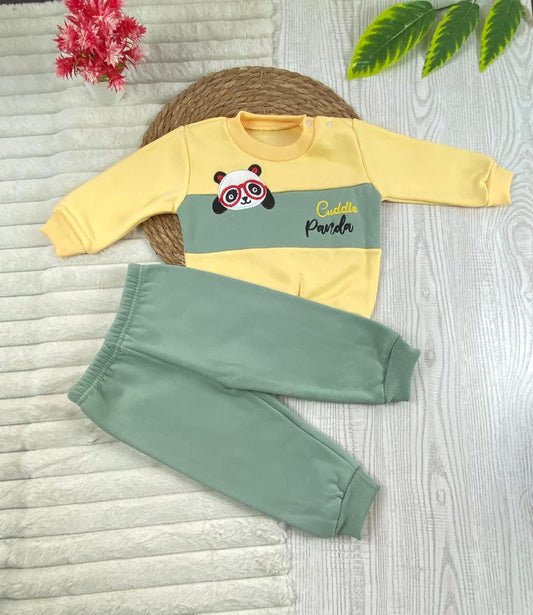 طقم اولادي وبناتي شتوي خامه ميلتون مكون من قطعتين رسمة باندا ❤️🤍