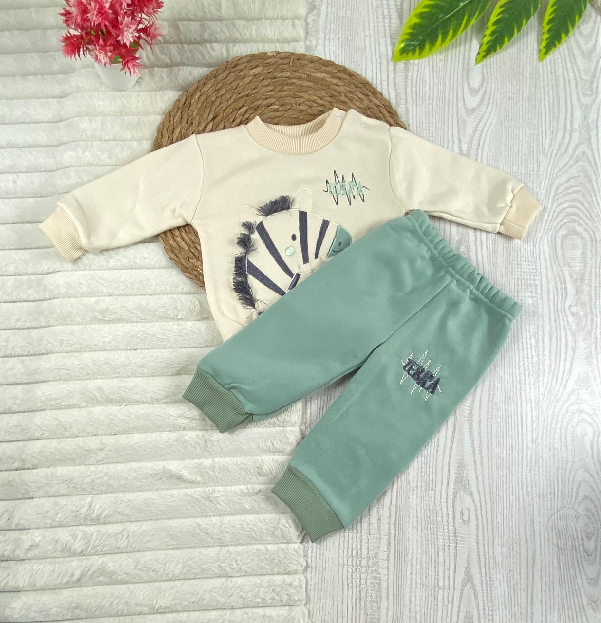 طقم اولادي وبناتي شتوي خامه ميلتون مكون من قطعتين رسمة حصان ❤️🤍