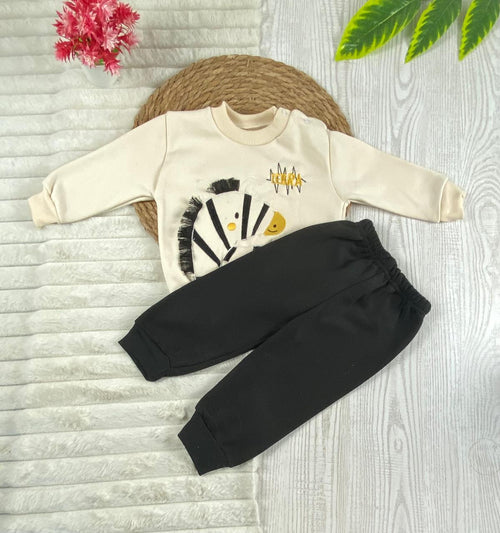 طقم اولادي وبناتي شتوي خامه ميلتون مكون من قطعتين رسمة حصان ❤️🤍