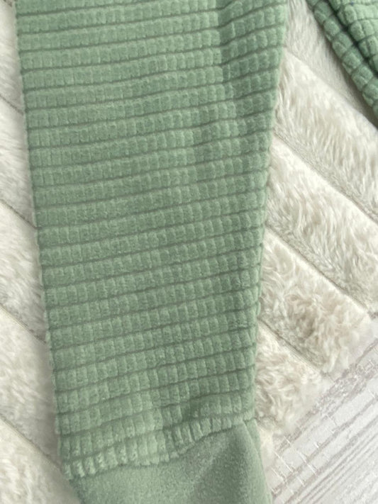 بيجامه اولادي و بناتي شتوي قطيفه مبطنه من الداخل ف مكون من قطعتين رسمة دب🤍🩷