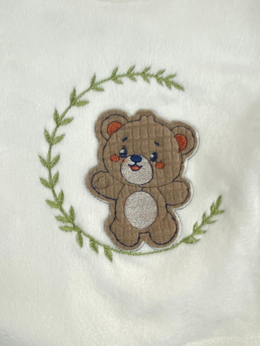 بيجامه اولادي و بناتي شتوي قطيفه مبطنه من الداخل ف مكون من قطعتين رسمة دب🤍🩷