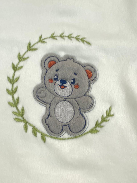 بيجامه اولادي و بناتي شتوي قطيفه مبطنه من الداخل ف مكون من قطعتين رسمة دب🤍🩷