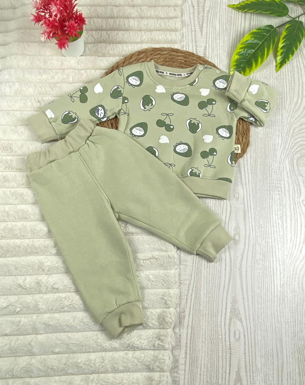 طقم شتوي ميلتون اولادي وبناتي مكون من قطعتين رسمة فواكه مبطن من الداخل🩷🤍