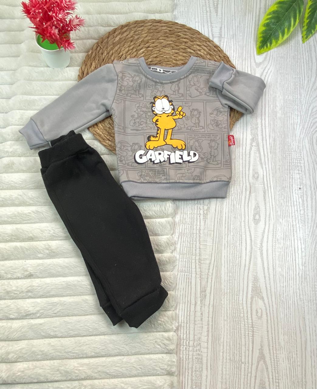 طقم اولادي و بناتي شتوي خامه ميلتون مكون من قطعتين مبطن من الداخل GARFIELD❤️🤍