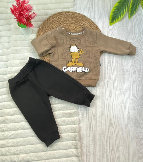 طقم اولادي و بناتي شتوي خامه ميلتون مكون من قطعتين مبطن من الداخل GARFIELD❤️🤍