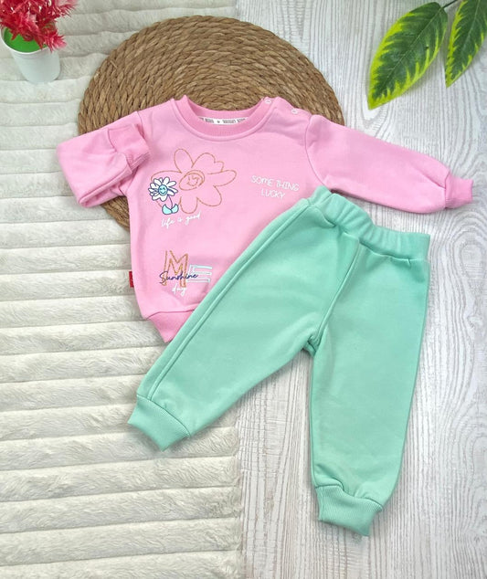 طقم اولادي بناتي شتوي خامه ميلتون مكون من قطعتين مبطن من الداخل رسمة ورد❤️🤍