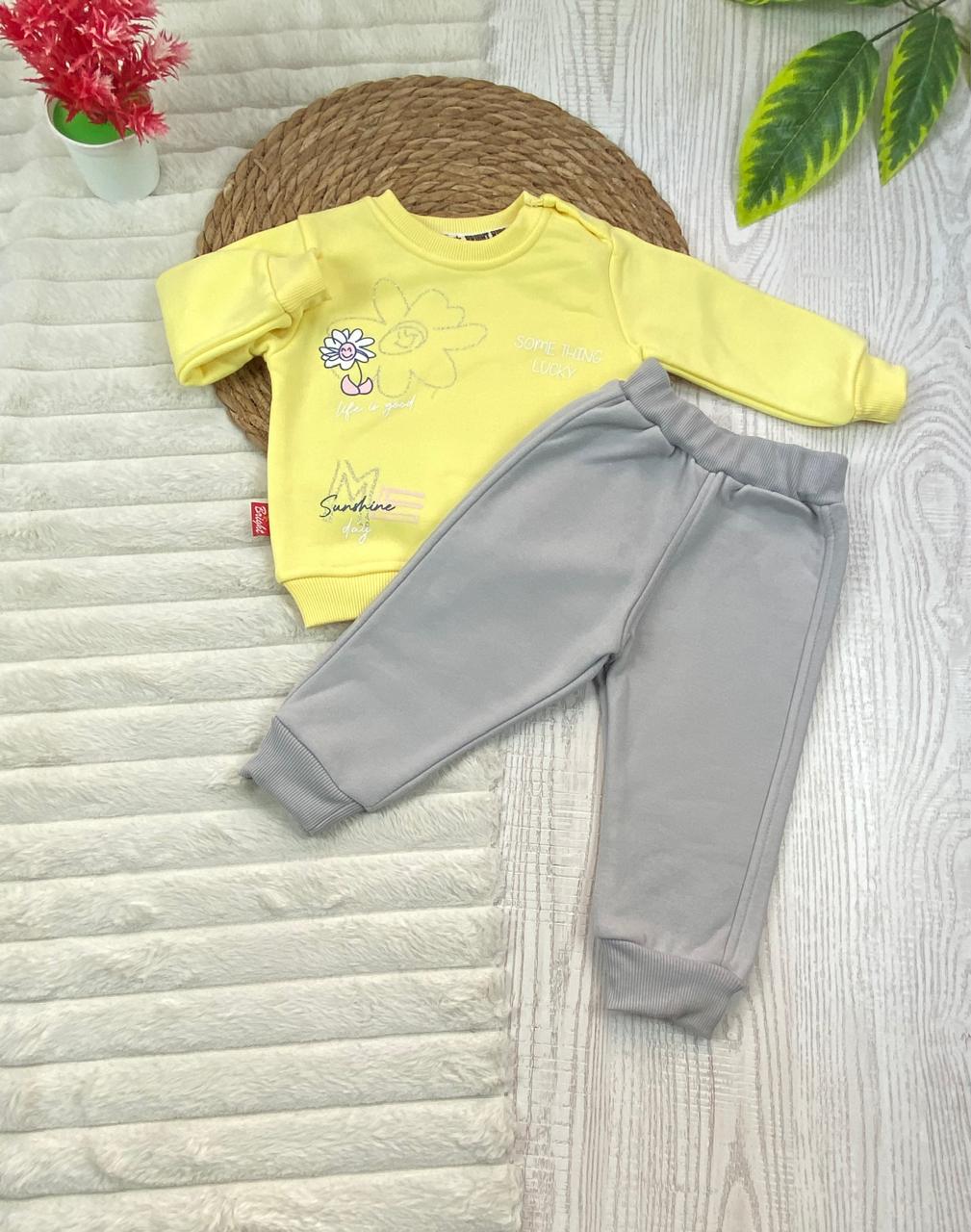 طقم اولادي بناتي شتوي خامه ميلتون مكون من قطعتين مبطن من الداخل رسمة ورد❤️🤍