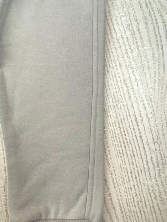 طقم اولادي بناتي شتوي خامه ميلتون مكون من قطعتين مبطن من الداخل رسمة ورد❤️🤍