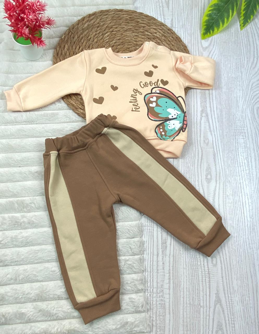 طقم بناتي شتوي خامه ميلتون مكون من قطعتين مبطن من الداخل رسمة فراشه❤️🤍