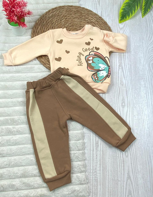 طقم بناتي شتوي خامه ميلتون مكون من قطعتين مبطن من الداخل رسمة فراشه❤️🤍