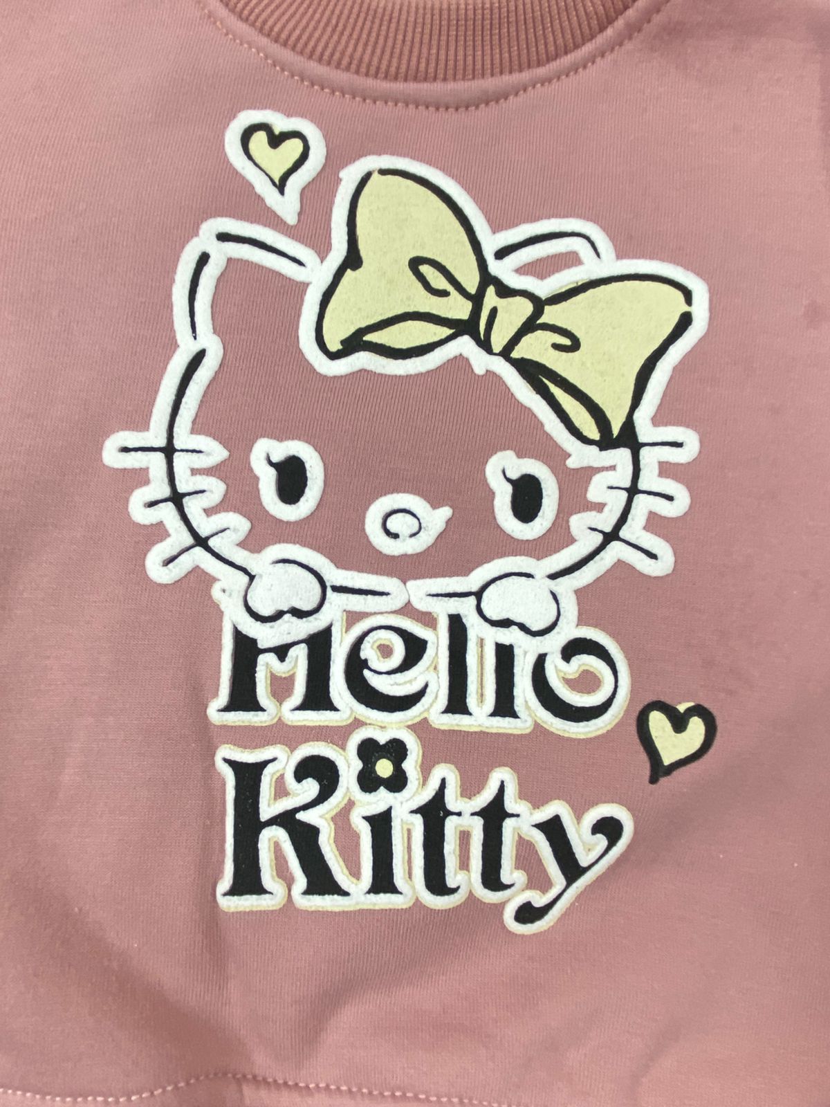 طقم بناتي شتوي خامه ميلتون مكون من قطعتين مبطن من الداخل melio kitty ❤️🤍