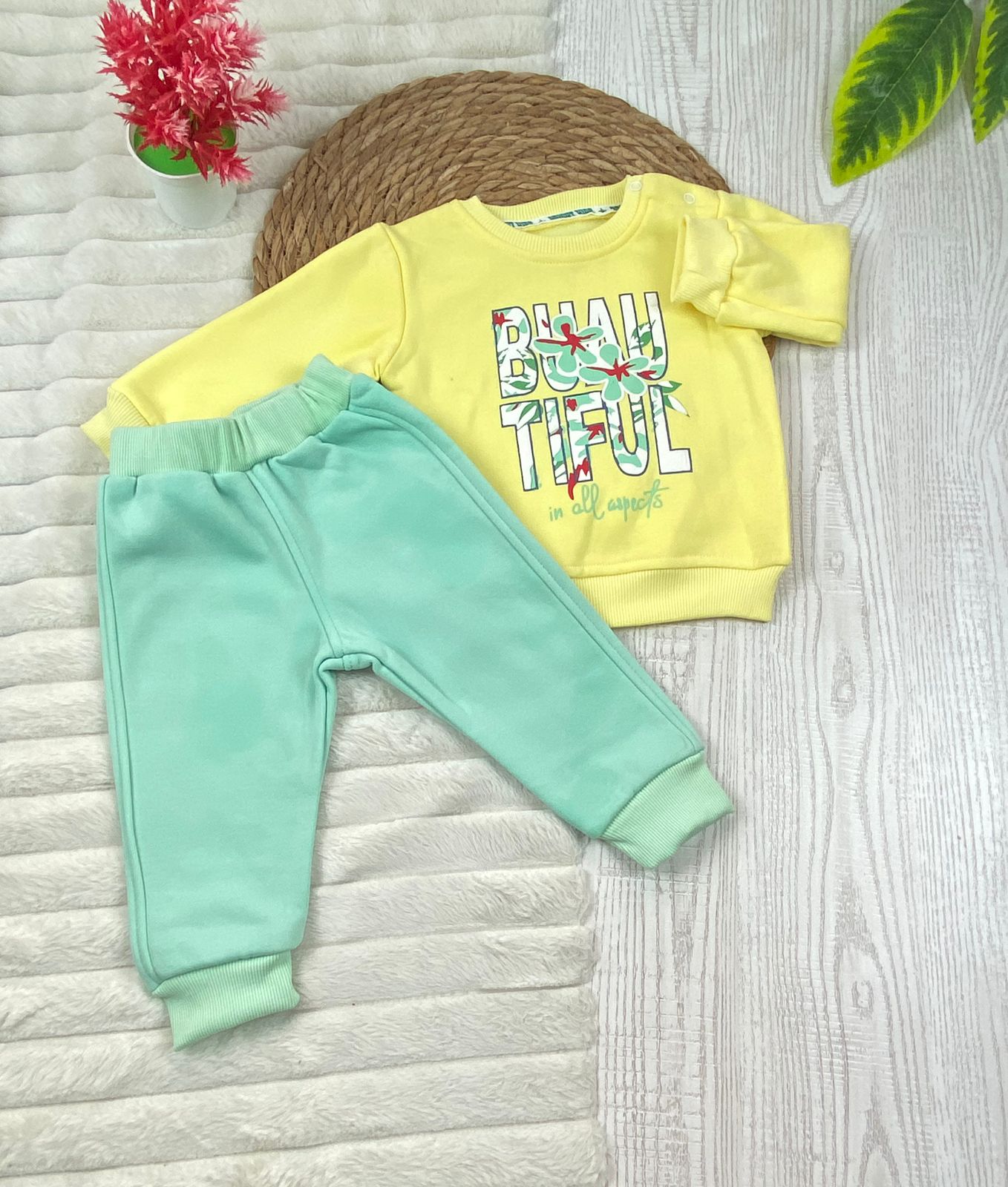 طقم بناتي شتوي خامه ميلتون مكون من قطعتين مبطن من الداخل BUAU TIFUL ❤️🤍