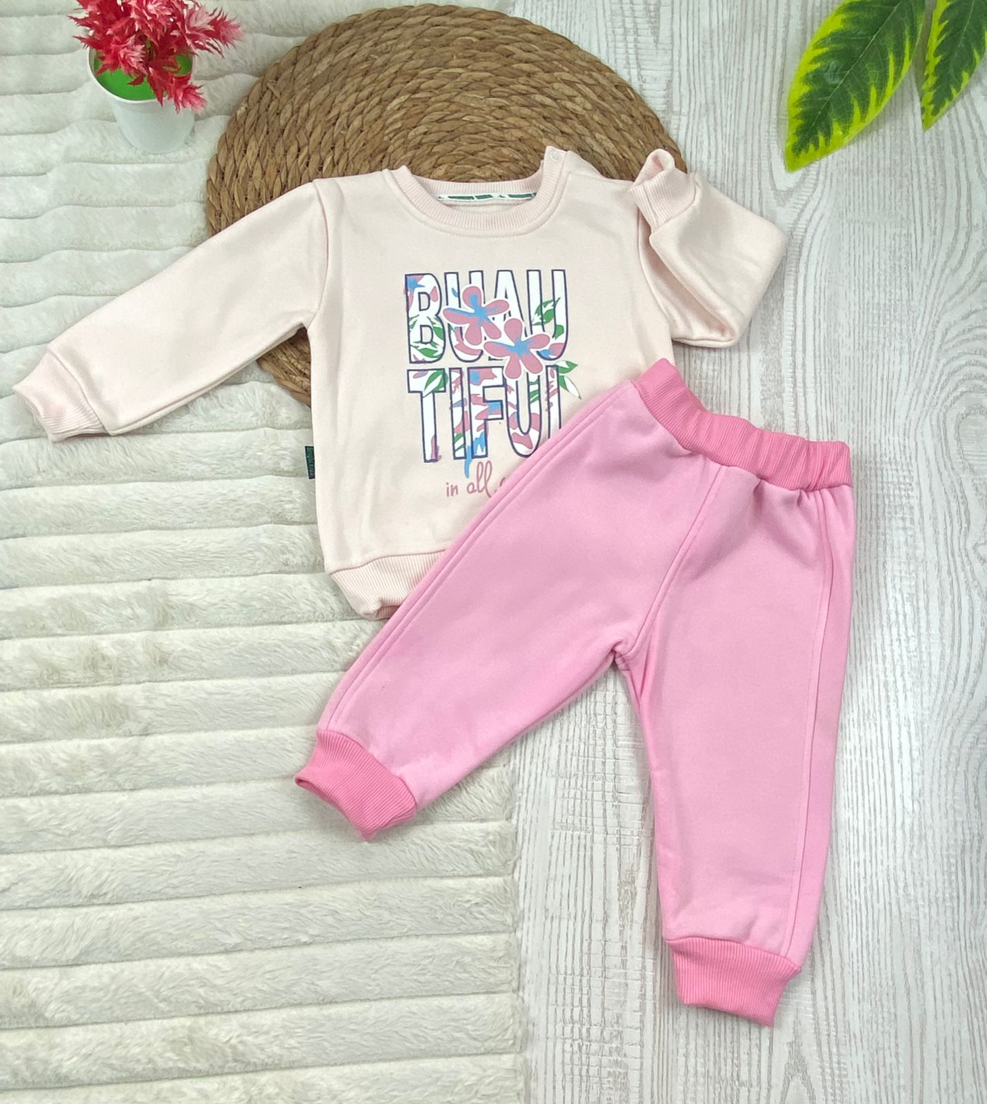 طقم بناتي شتوي خامه ميلتون مكون من قطعتين مبطن من الداخل BUAU TIFUL ❤️🤍