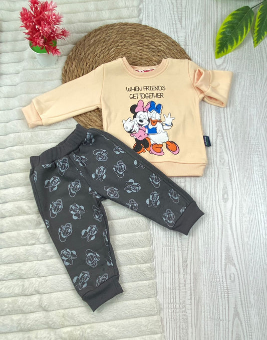 طقم بناتي شتوي خامه ميلتون مكون من قطعتين مبطن من الداخل رسمة ميني وبطوط❤️🤍