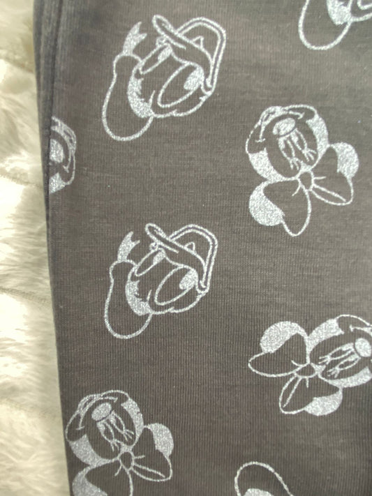 طقم بناتي شتوي خامه ميلتون مكون من قطعتين مبطن من الداخل رسمة ميني وبطوط❤️🤍