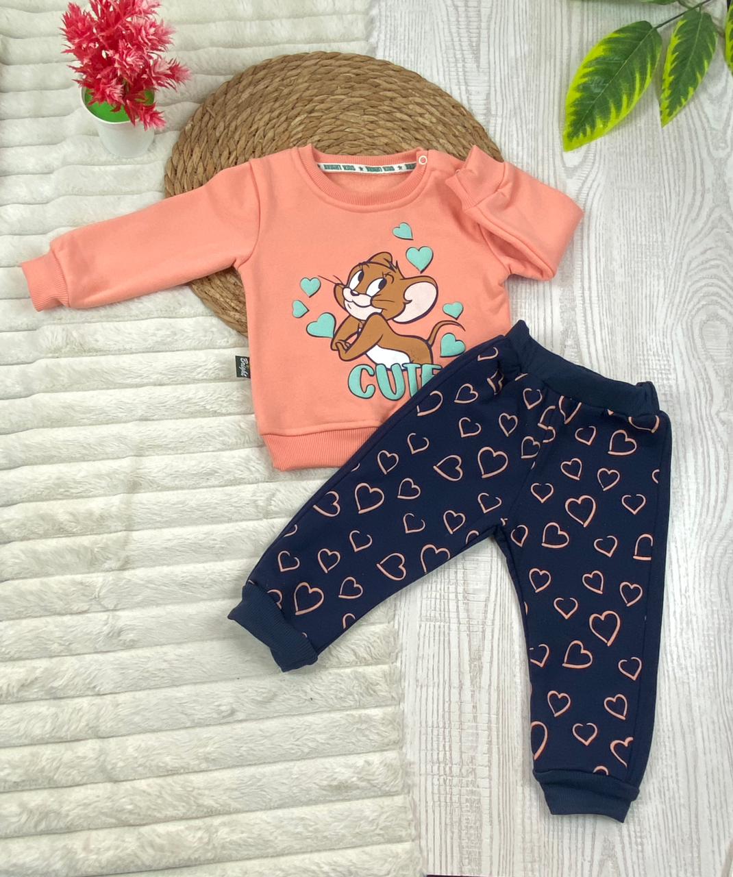 طقم بناتي شتوي خامه ميلتون مكون من قطعتين مبطن من الداخل رسمة جيري  ❤️🤍