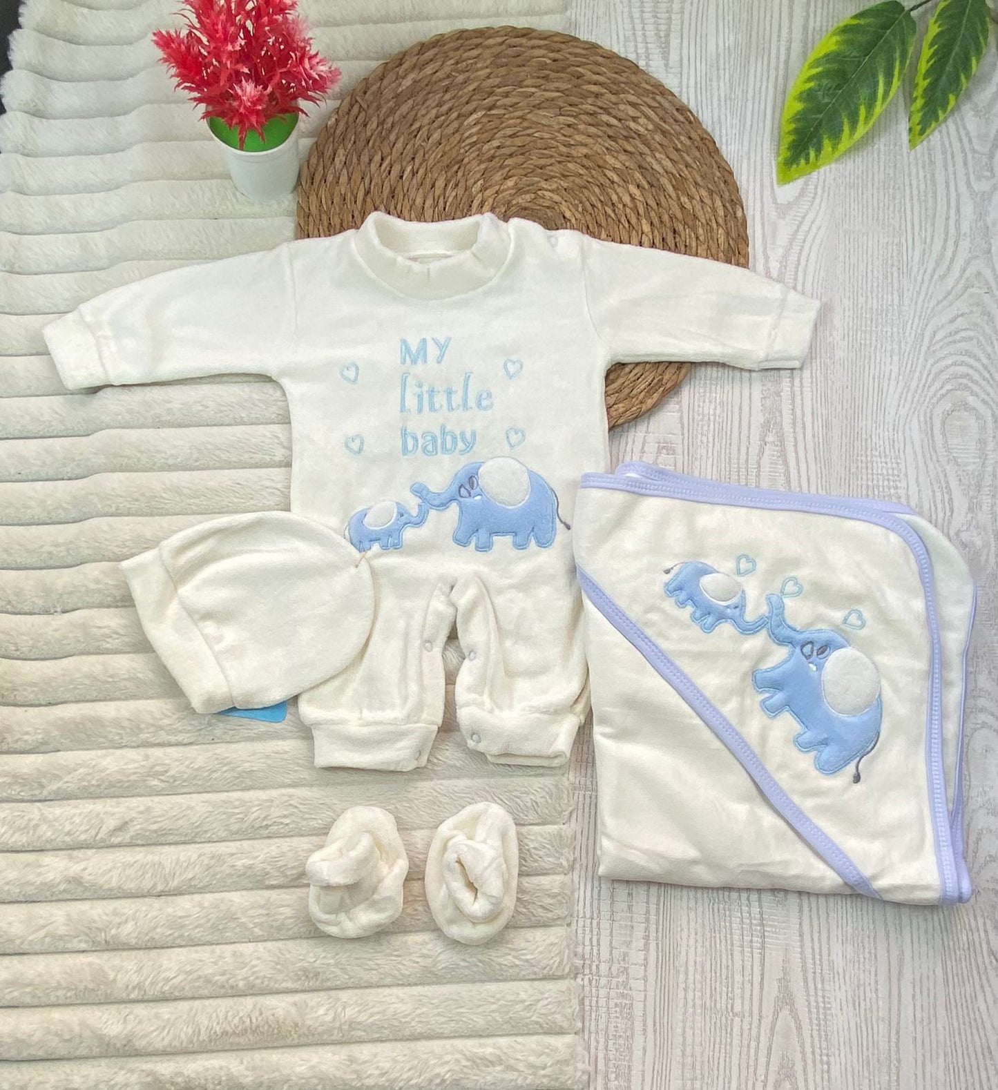 طقم مستشفي قطيفه 100% مكون من اربع قطع رسمة الفيل  🩷💙🖤