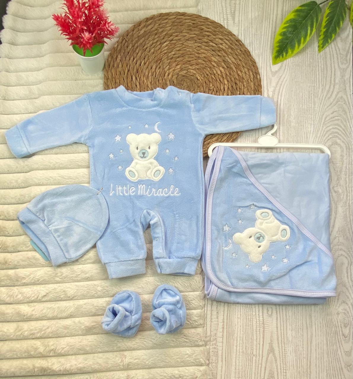 طقم مستشفي قطيفه 100% مكون من اربع قطع رسمة دب 🩷💙🖤