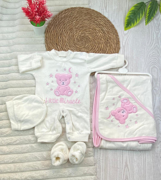 طقم مستشفي قطيفه 100% مكون من اربع قطع رسمة دب 🩷💙🖤