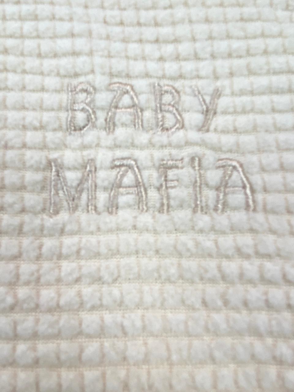 طقم  اولادي وبناتي شتوي خامه قطيفه مكون من قطعتين مبطن من الداخل baby mafia🤍🤍