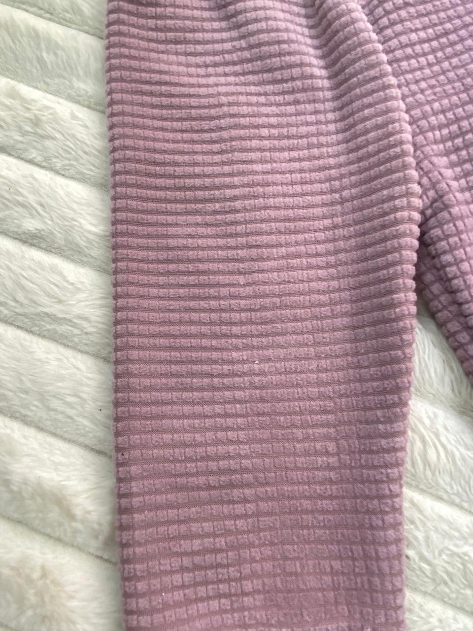 طقم  اولادي وبناتي شتوي خامه قطيفه مكون من قطعتين مبطن من الداخل رسمة المظله🤍🤍