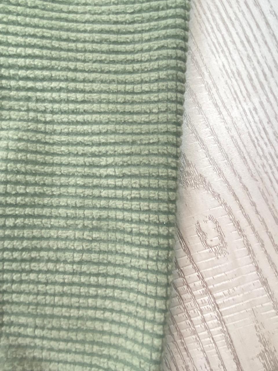 طقم  اولادي وبناتي شتوي خامه قطيفه مكون من قطعتين مبطن من الداخل رسمة المظله🤍🤍