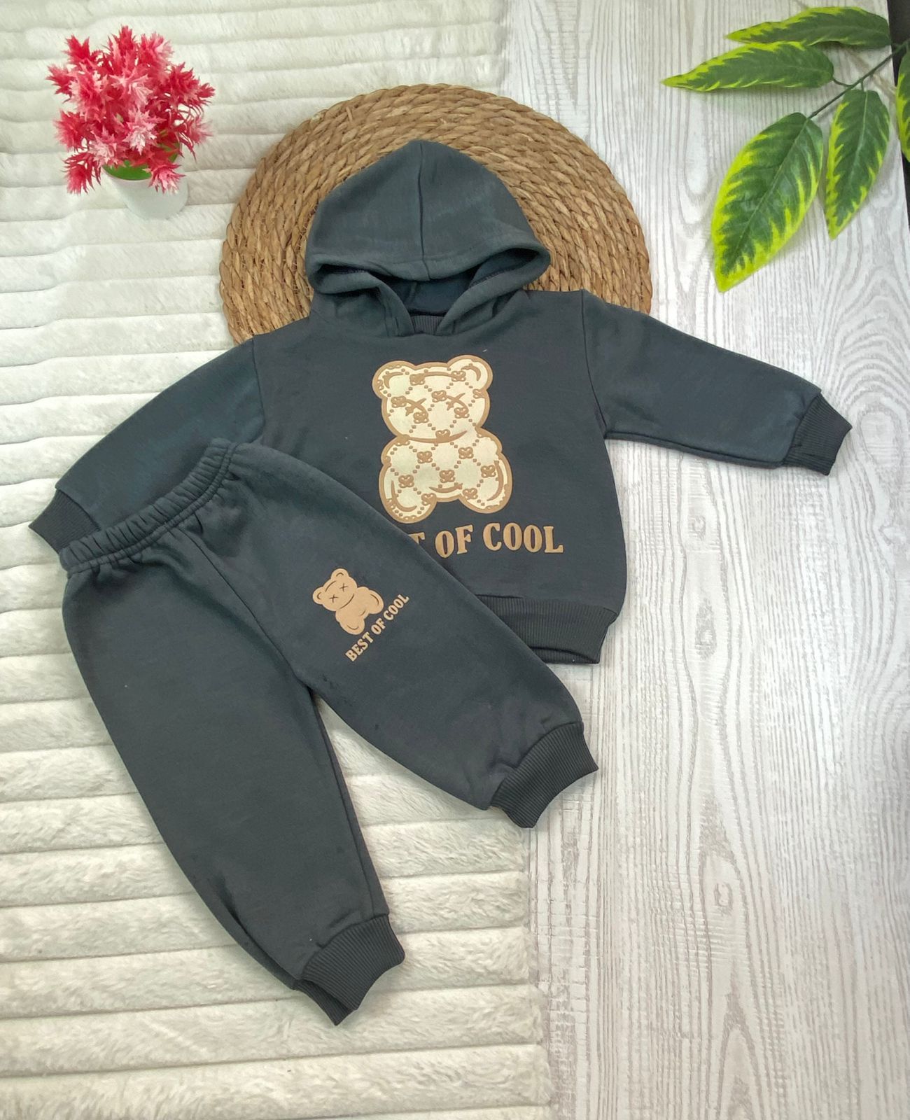 طقم اولادي وبناتي شتوي خامه ميلتون مكون من قطعتين best of cool ❤️🤍