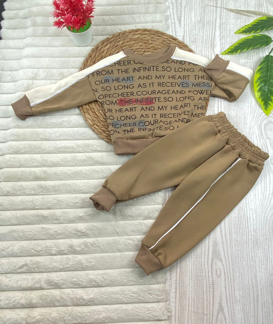 طقم اولادي وبناتي شتوي خامه ميلتون مكون من قطعتين the infinite🤍🤍