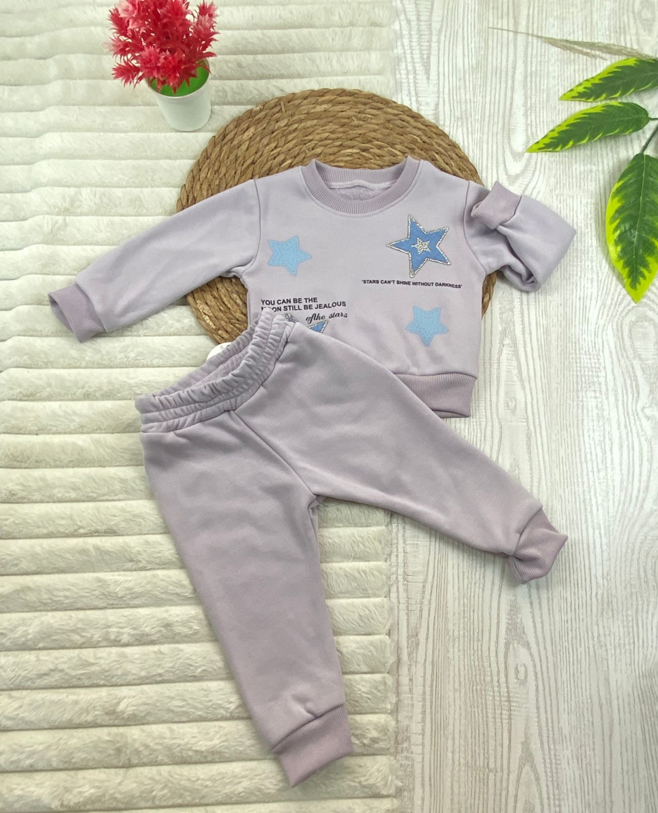 طقم بناتي شتوي خامه ميلتون مكون من قطعتين رسمة نجوم❤️💞