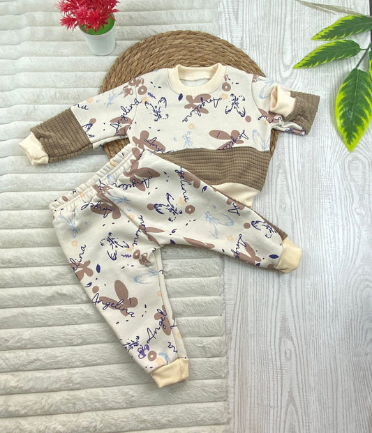 طقم ابناتي شتوي خامه ميلتون مبطنه من الداخل مكون من قطعتين رسمة فراشات 🤍🤍