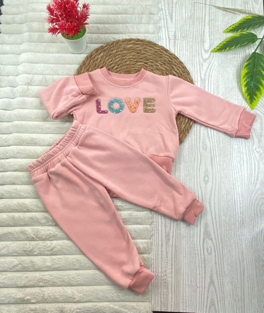 طقم بناتي شتوي خامه ميلتون مبطنه من الداخل مكون من قطعتين LOVE 🤍🤍