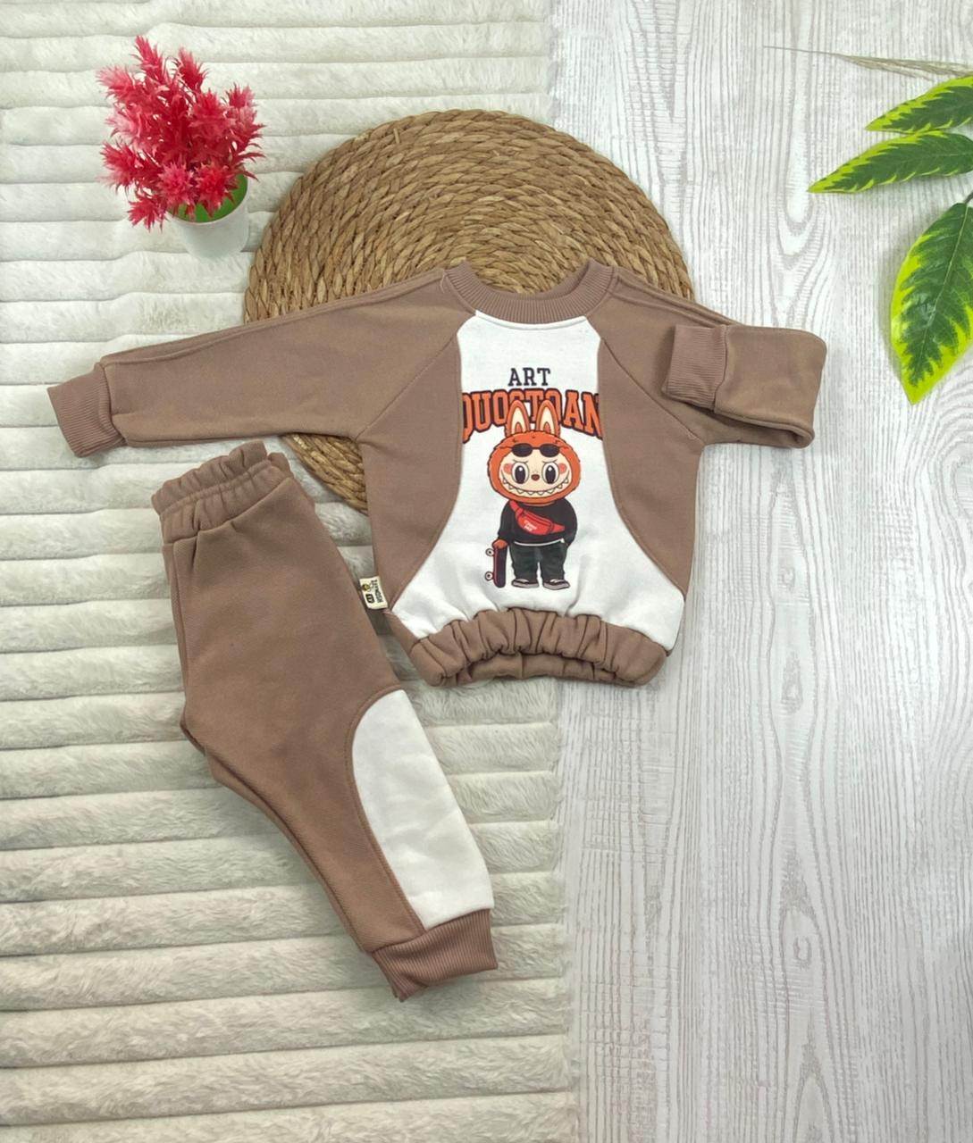 طقم اولادي شتوي خامه ميلتون مبطنه من الداخل مكون من قطعتين رسمة لبوبو  🤍🤍