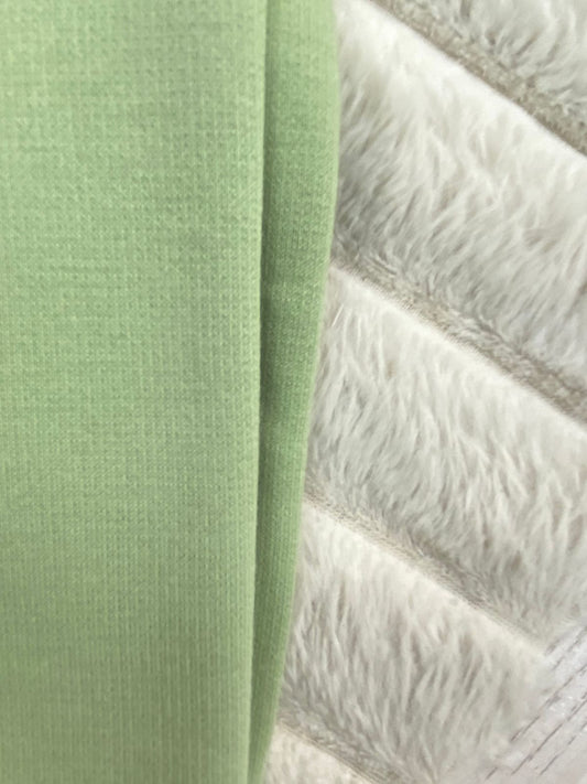 طقم بناتي شتوي خامه ميلتون مبطنه من الداخل مكون من قطعتين رسمة بنت  🤍🤍