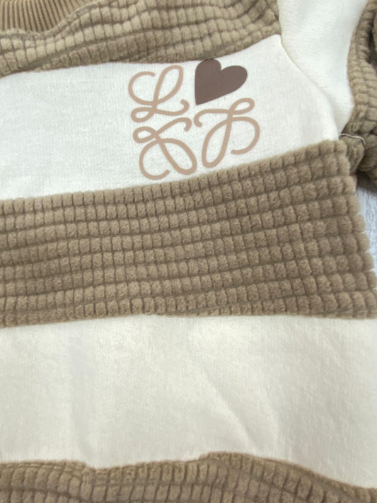 طقم بناتي شتوي خامه ميلتون مبطنه من الداخل مكون من قطعتين رسمة قلب🤍🤍