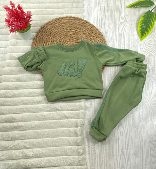 طقم اولادي شتوي خامه ميلتون مبطنه من الداخل مكون من قطعتين hi   🤍🤍