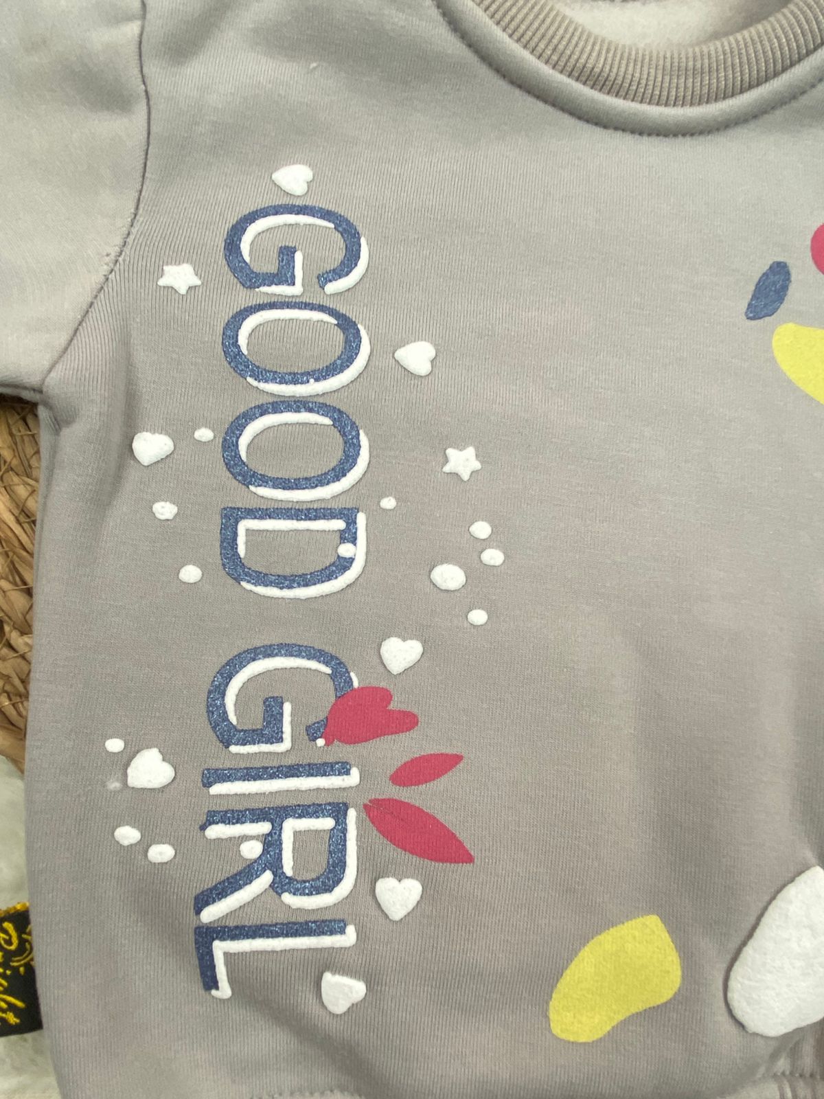 طقم بناتي شتوي خامه ميلتون مكون من قطعتين مبطن من الداخل good girl❤️🤍