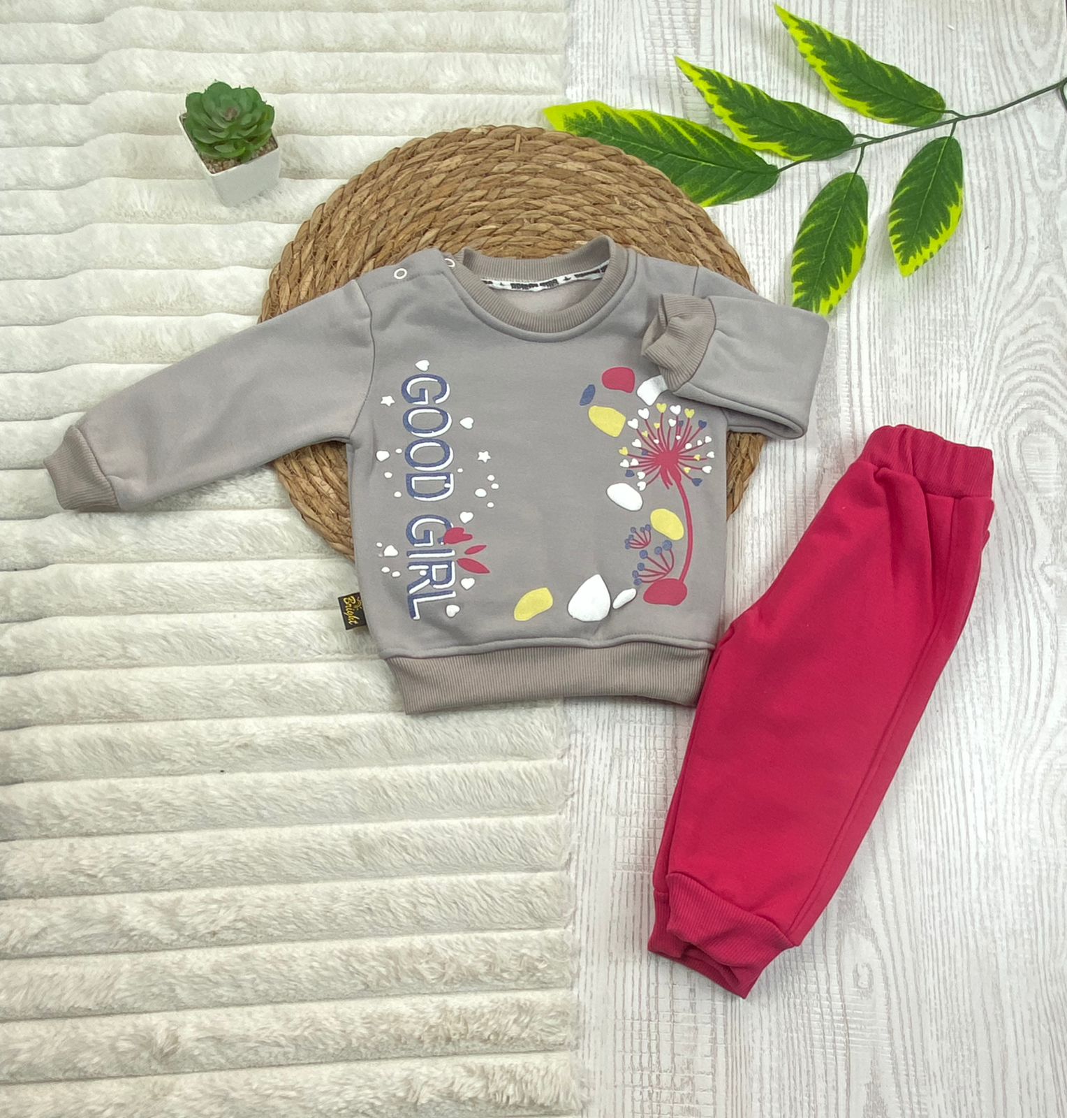 طقم بناتي شتوي خامه ميلتون مكون من قطعتين مبطن من الداخل good girl❤️🤍