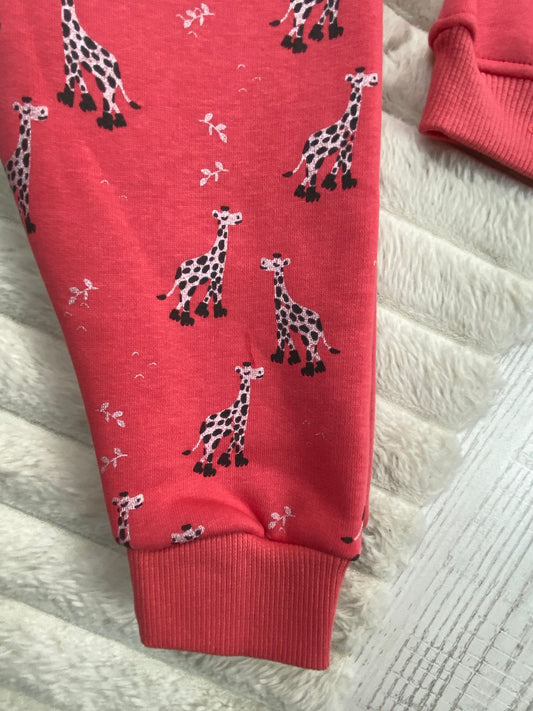 طقم  اولادي وبناتي شتوي خامه ميلتون مكون من قطعتين مبطن من الداخل رسمة زرافه❤️🤍