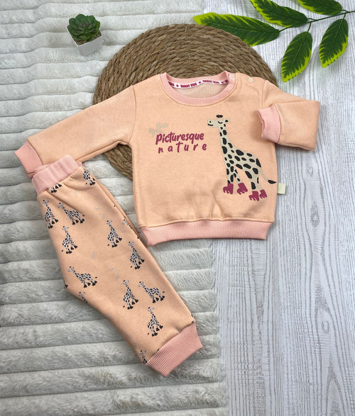 طقم  اولادي وبناتي شتوي خامه ميلتون مكون من قطعتين مبطن من الداخل رسمة زرافه❤️🤍