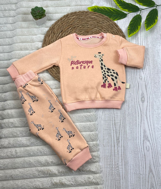 طقم  اولادي وبناتي شتوي خامه ميلتون مكون من قطعتين مبطن من الداخل رسمة زرافه❤️🤍