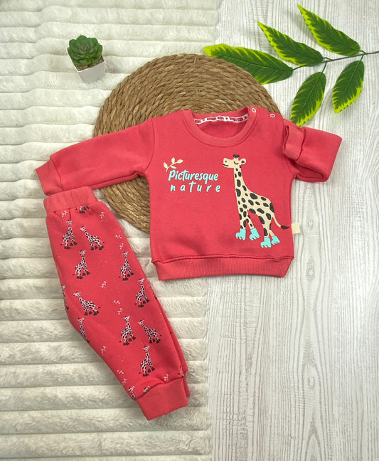 طقم  اولادي وبناتي شتوي خامه ميلتون مكون من قطعتين مبطن من الداخل رسمة زرافه❤️🤍