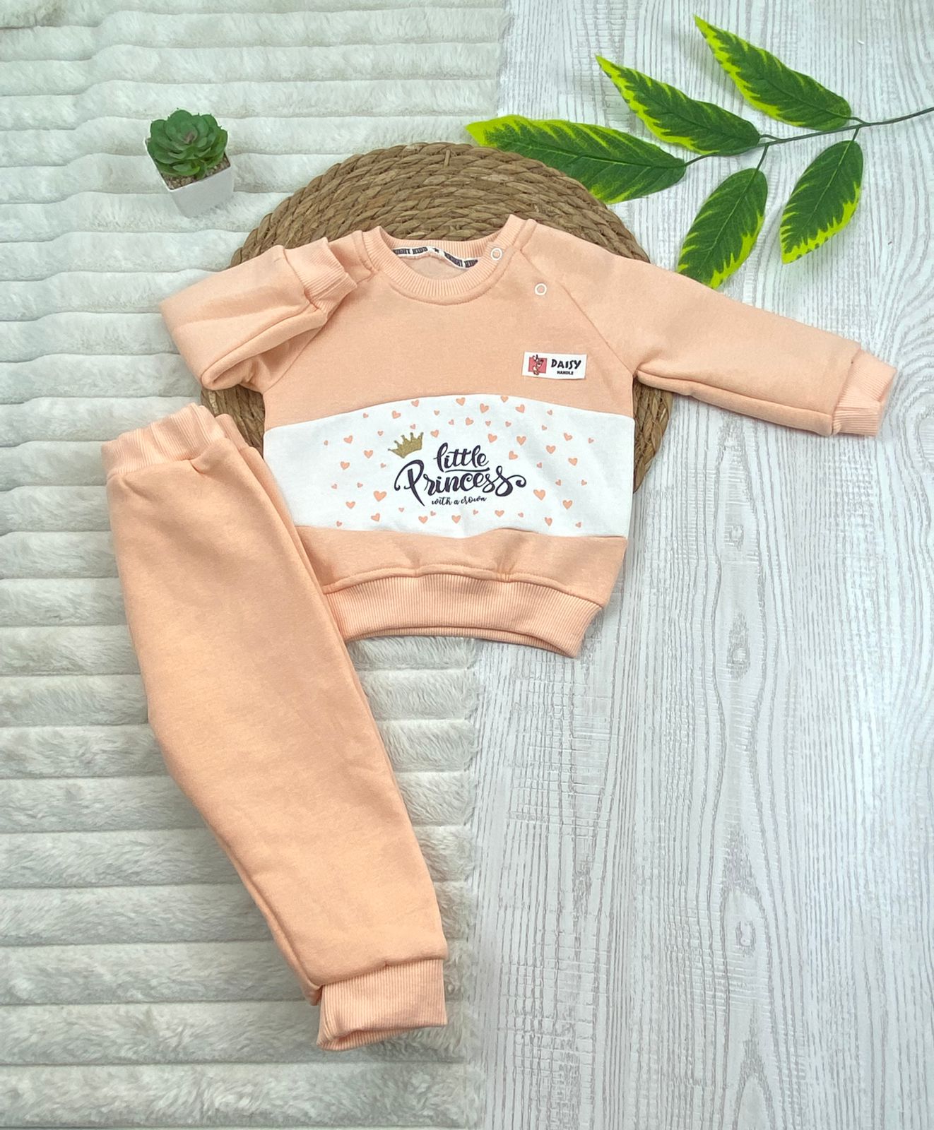 طقم بناتي شتوي خامه ميلتون مكون من قطعتين مبطن من الداخل little princess❤️🤍