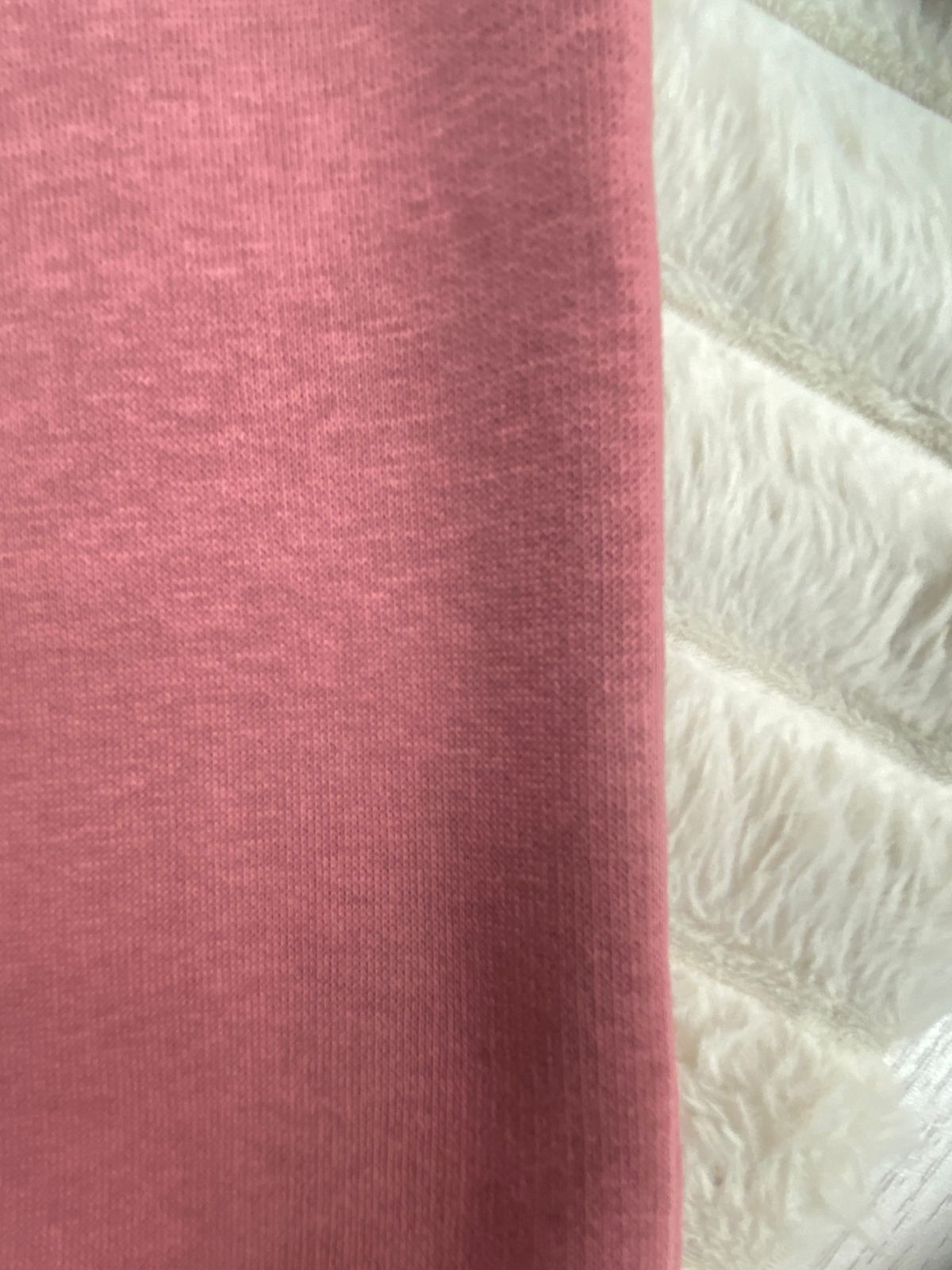 طقم اولادي وبناتي شتوي خامه ميلتون مكون من قطعتين مبطن من الداخل رسمة بطوط❤️🤍