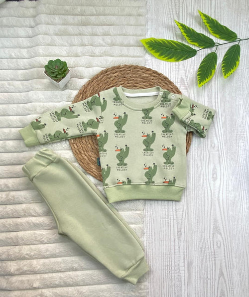 طقم اولادي وبناتي شتوي خامه ميلتون مكون من قطعتين مبطن من الداخل creative melody❤️🤍